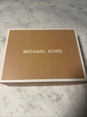 MICHAEL KORS VINTAGE MAGNETIC FLAP CLOSURE BAG BOX